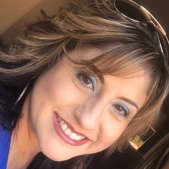 Meet your Posher, Kristen - Picture 1 of 1